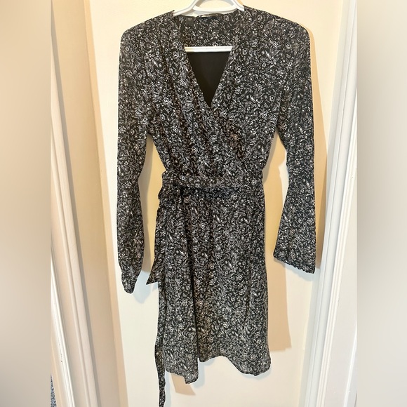 Long sleeve, super comfy and cute - Picture 1 of 3